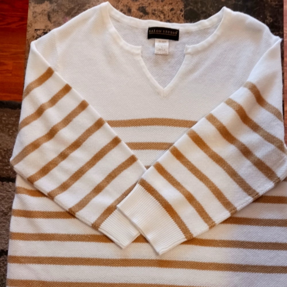 Women's Light Weight Sweater Large
